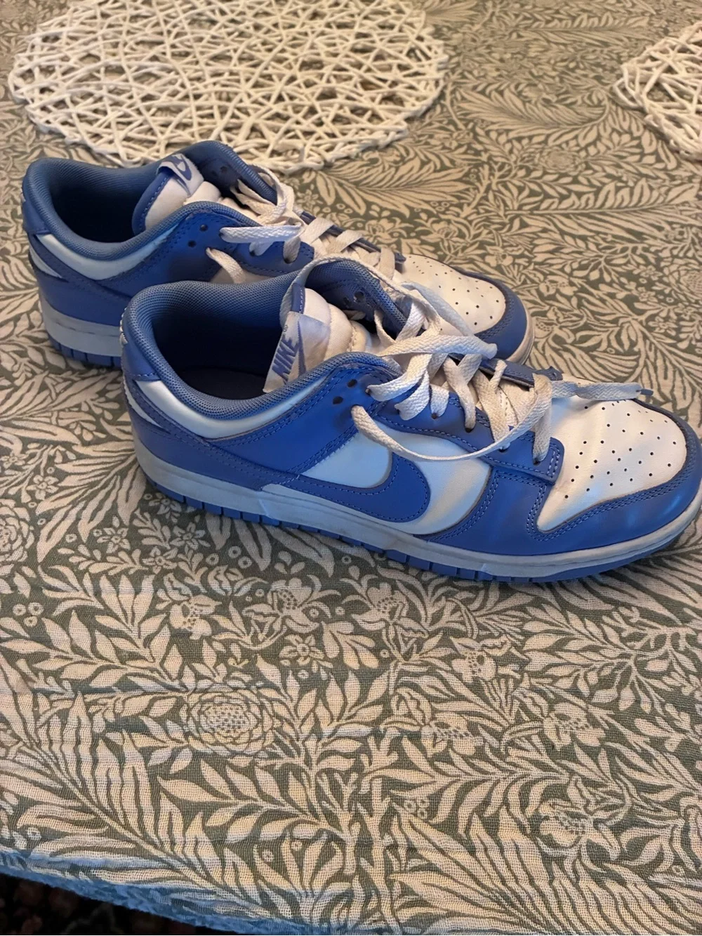 Nike Men's Blue and White Low-Top Sneakers